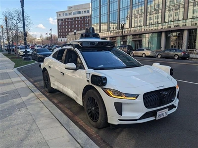 Waymo залучає 5,6 мільярда доларів для розширення служб автономного таксі