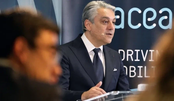 Керівник Renault впевнений, що ЄС послабить правила щодо викидів вуглецю