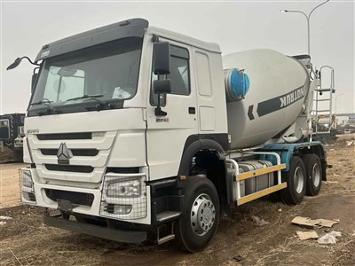 Новий автобетонозмішувач Sinotruk HOWO 6×4